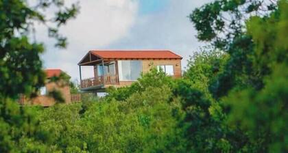 SAFARI HUTS