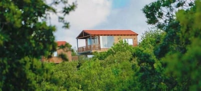 SAFARI HUTS