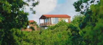 SAFARI HUTS