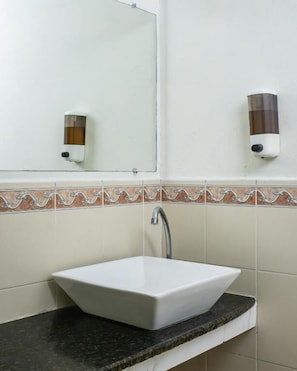 Dusche, Handtücher, Seife, Shampoo
