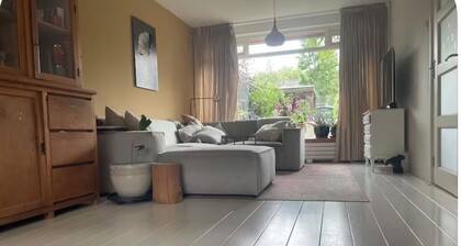Delightful 4-bedroom house in Breda perfect for your getaway. Close to Centre