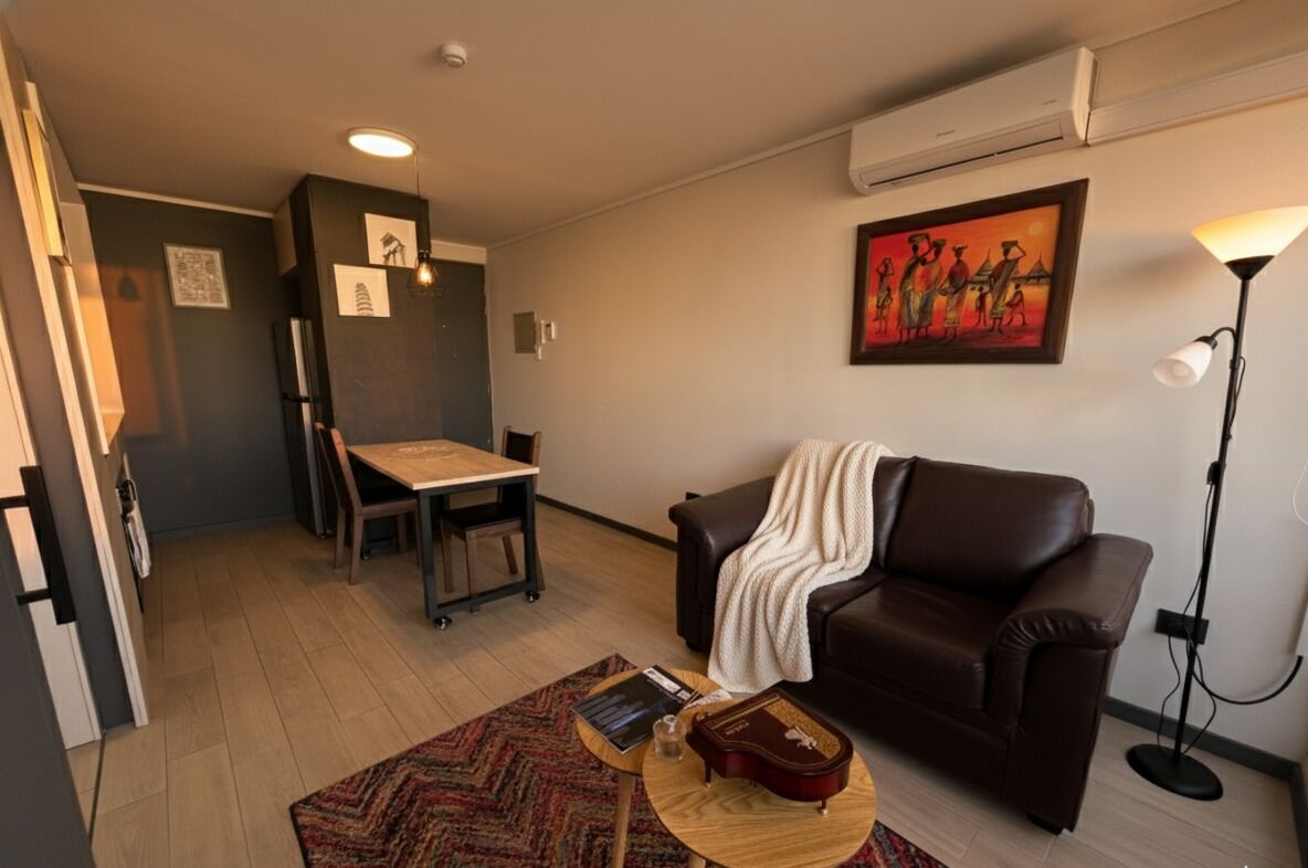 Apartment, 1 Queen Bed | Living area