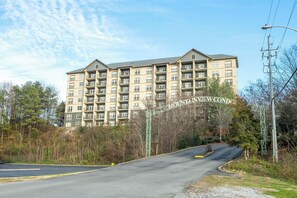 A multi-story residential building with a prominent entrance archway. - Mountain View Condo 5702 (Pigeon Forge)