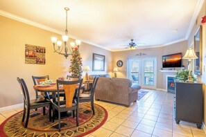 A dining area with a chandelier, a Christmas tree, and a fireplace. - Mountain View Condo 5702 (Pigeon Forge)