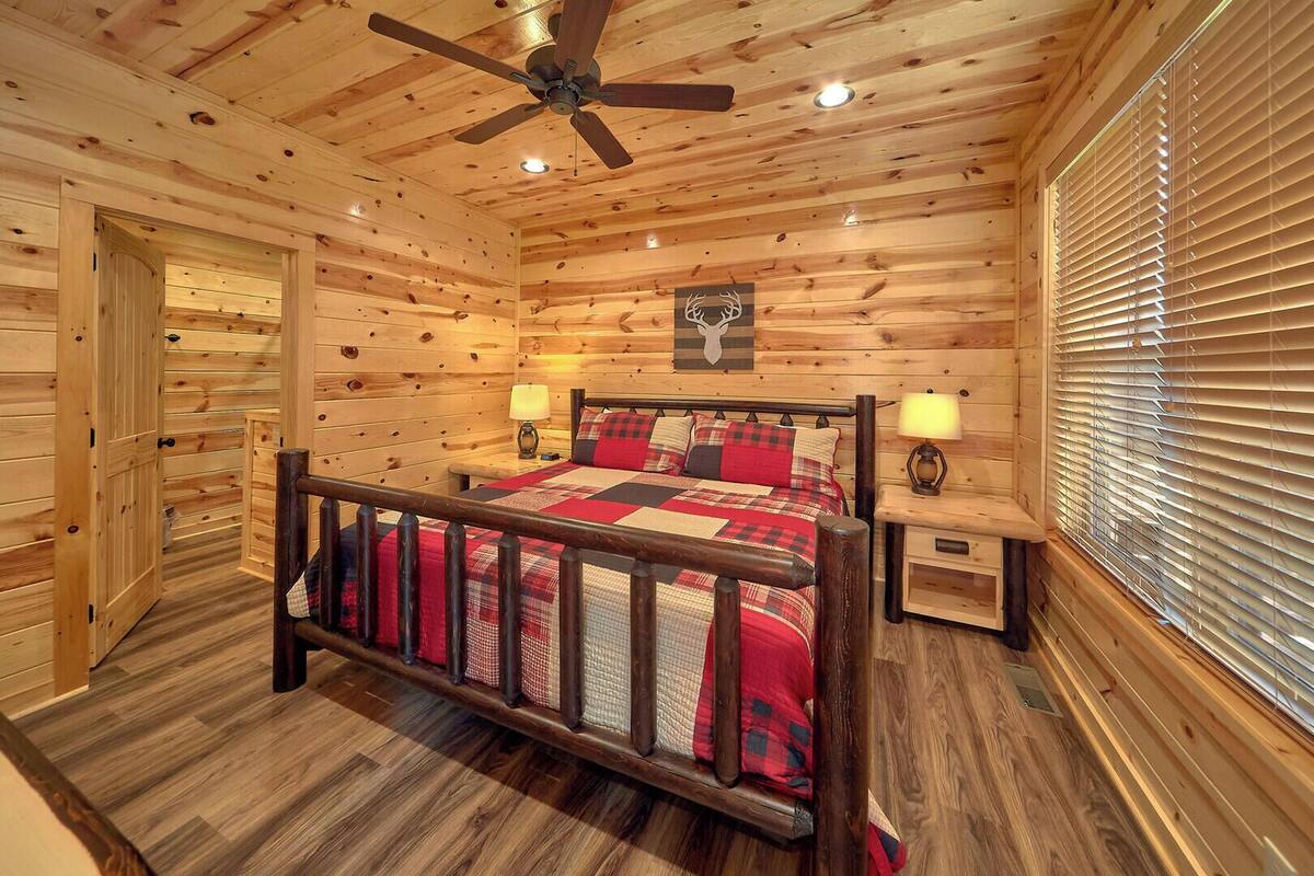 Room, Multiple Beds, Pets Not Allowed, Mountain View (Swimmin' Hole Lodge)