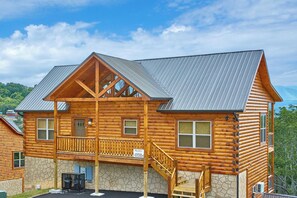 Exterior - Swimmin' Hole Lodge (Sevierville)
