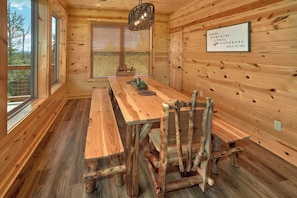 Dining - Swimmin' Hole Lodge (Sevierville)