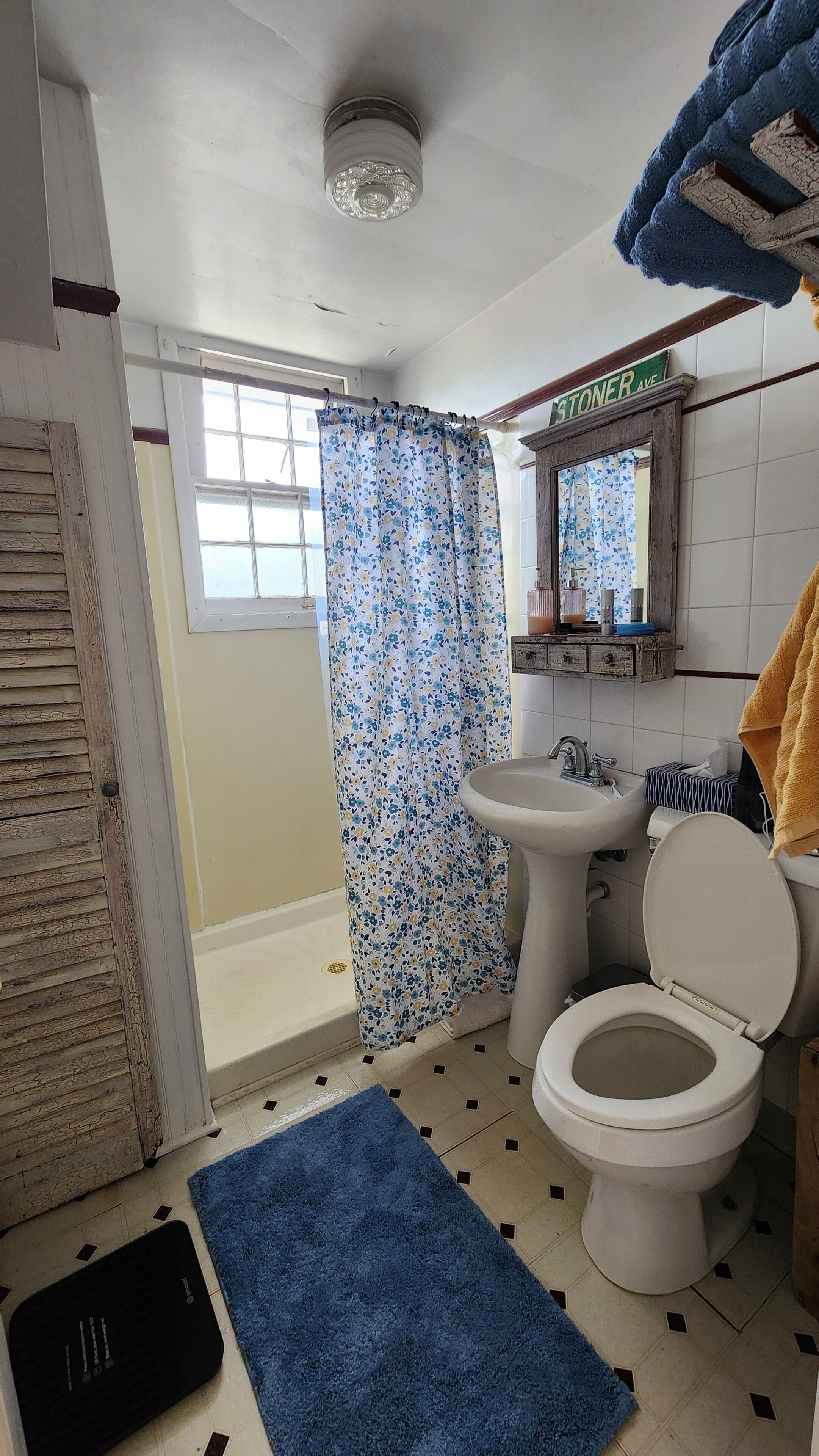 Dusche, Handtücher, Seife, Toilettenpapier