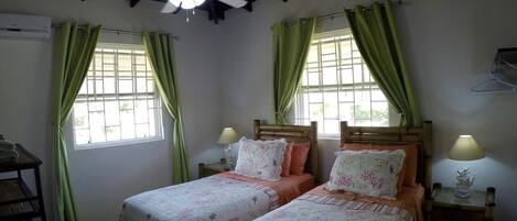 5 bedrooms, iron/ironing board, Internet, bed sheets