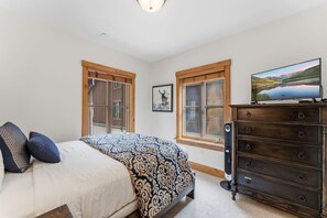 4 habitaciones, escritorio, wifi y ropa de cama 