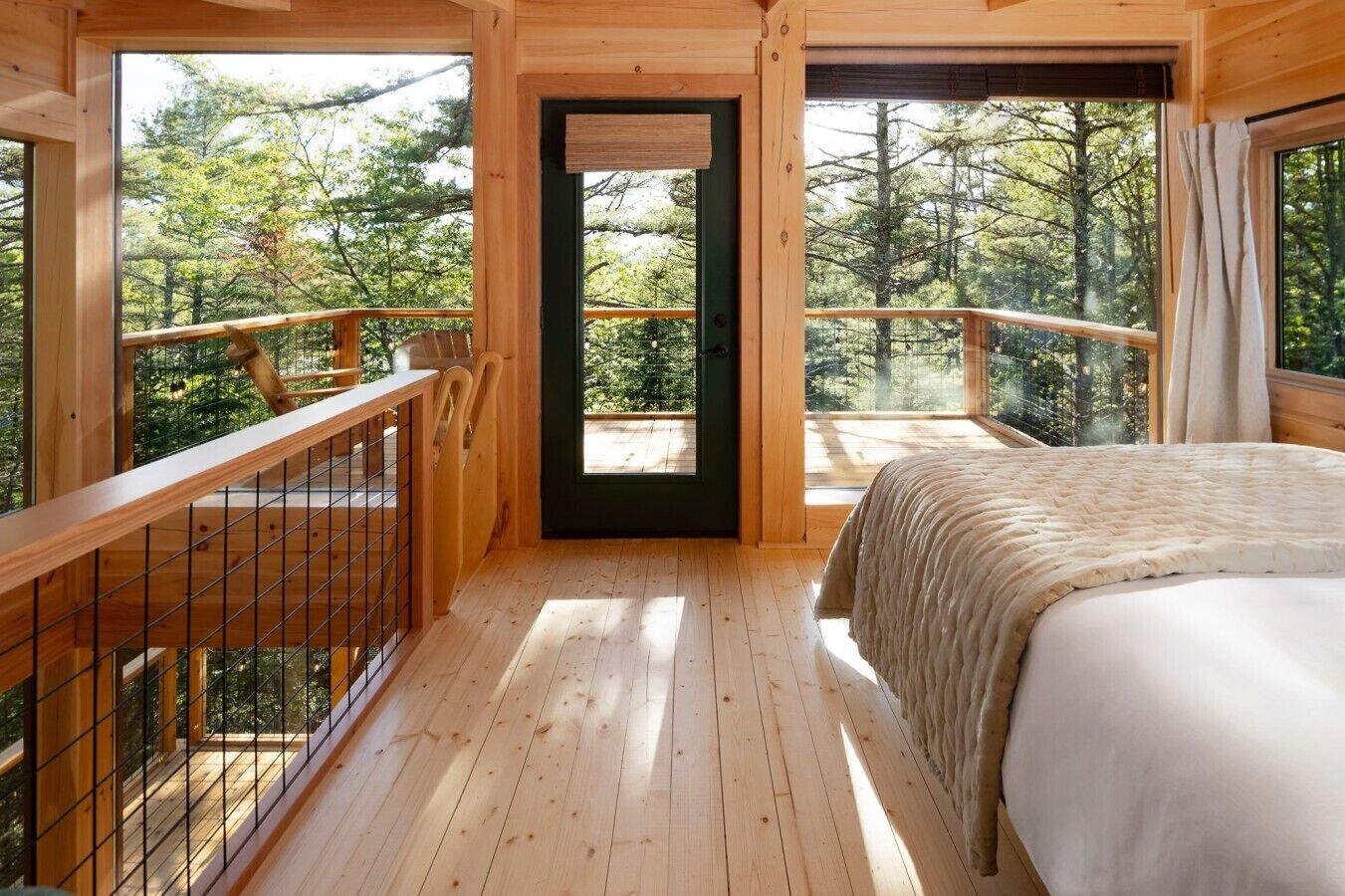 Desk, WiFi, bed sheets
