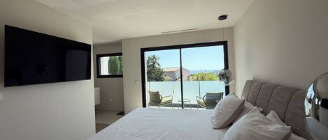 3 bedrooms, iron/ironing board, WiFi, bed sheets