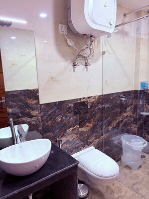 Bathroom - The Euphoria Grand (Shimla)