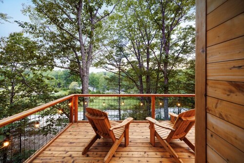 River Views | Private Hot Tub | Ash Treehouse