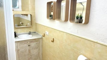 Ducha, secador de pelo, toallas