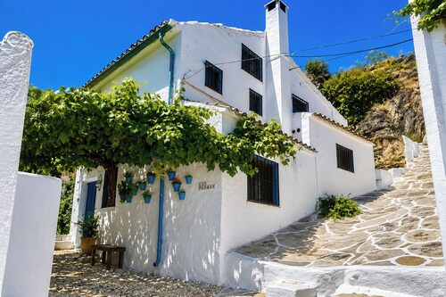 2-bed Country House - Mountain Views - Sleeps 6