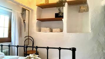 2 slaapkamers, een strijkplank/strijkijzer, gratis wifi, beddengoed