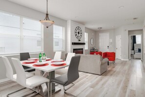 Dining - Disney home w/ pool & Game Room (Davenport)