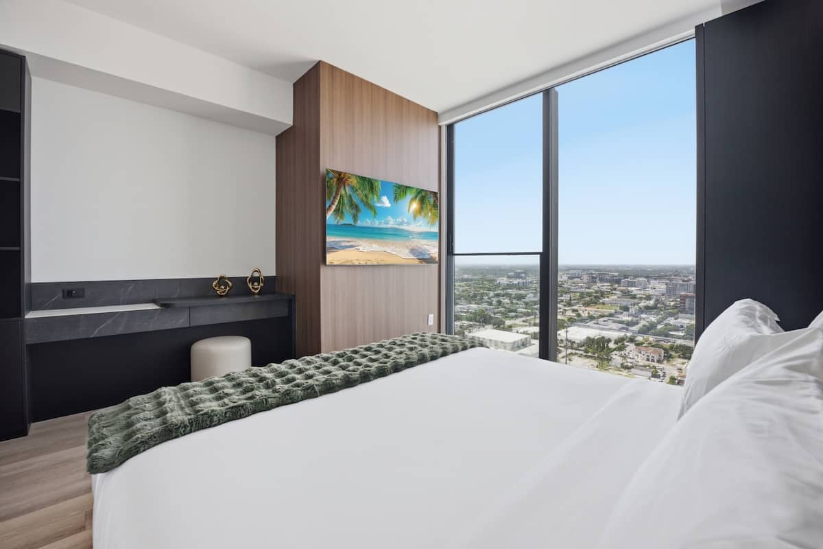 Estúdio superluxo, 1 cama King, vista para a cidade | Roupas de cama premium