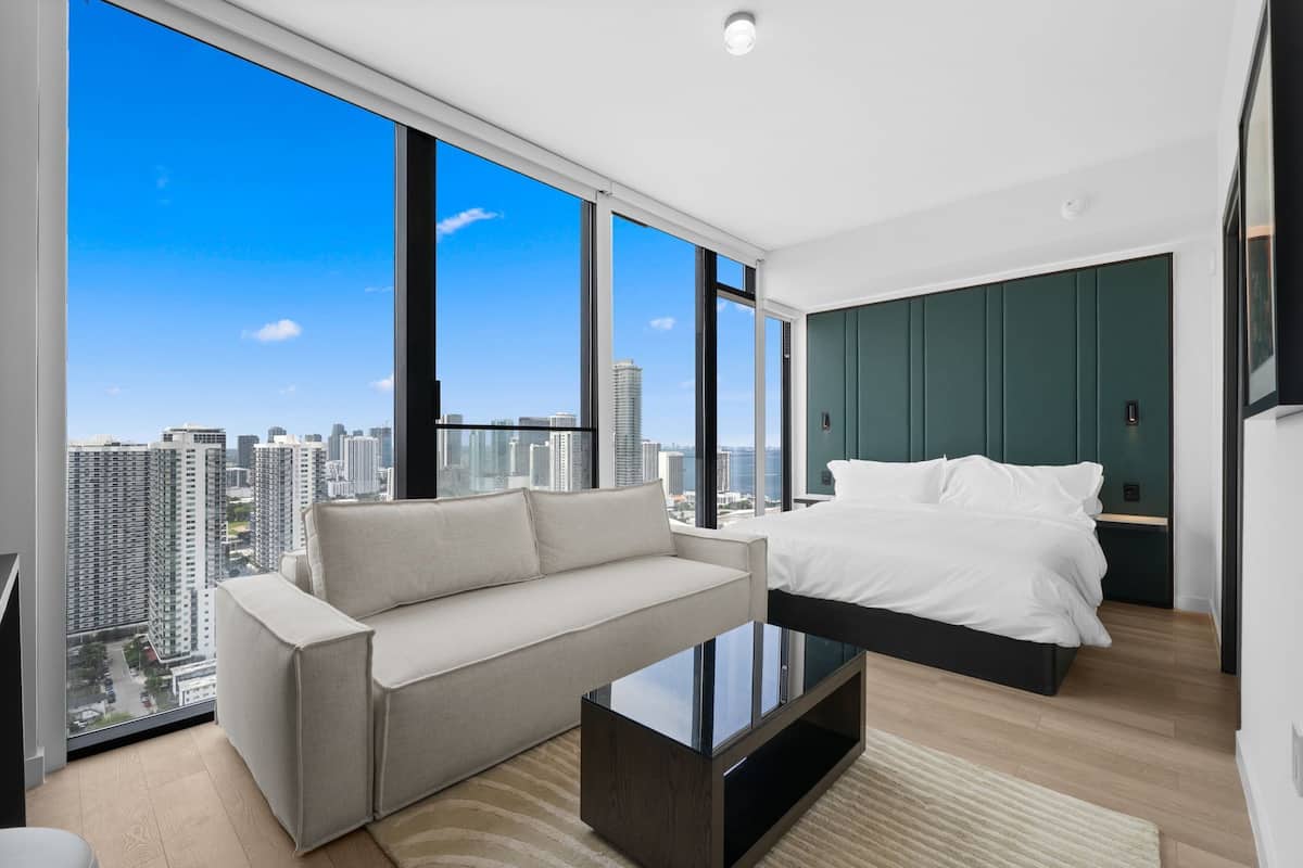 Suíte estúdio executiva, 1 cama King | Roupas de cama premium