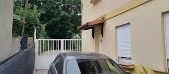Apartment 'Finca Marquesa' with Private Terrace, Private Garden and Wi-Fi