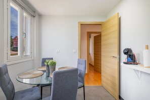 Dining - Apartment 'Finca Marquesa' with Private Terrace, Private Garden and Wi-Fi (Vigo)