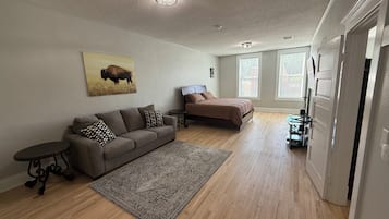 WiFi (free), bed sheets