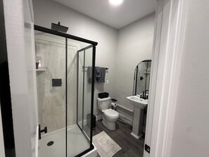 Shower, hair dryer, towels, soap - Downtown Studio Apartment with Large Game Room (Custer)