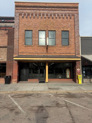 Exterior - Downtown Studio Apartment with Large Game Room (Custer)