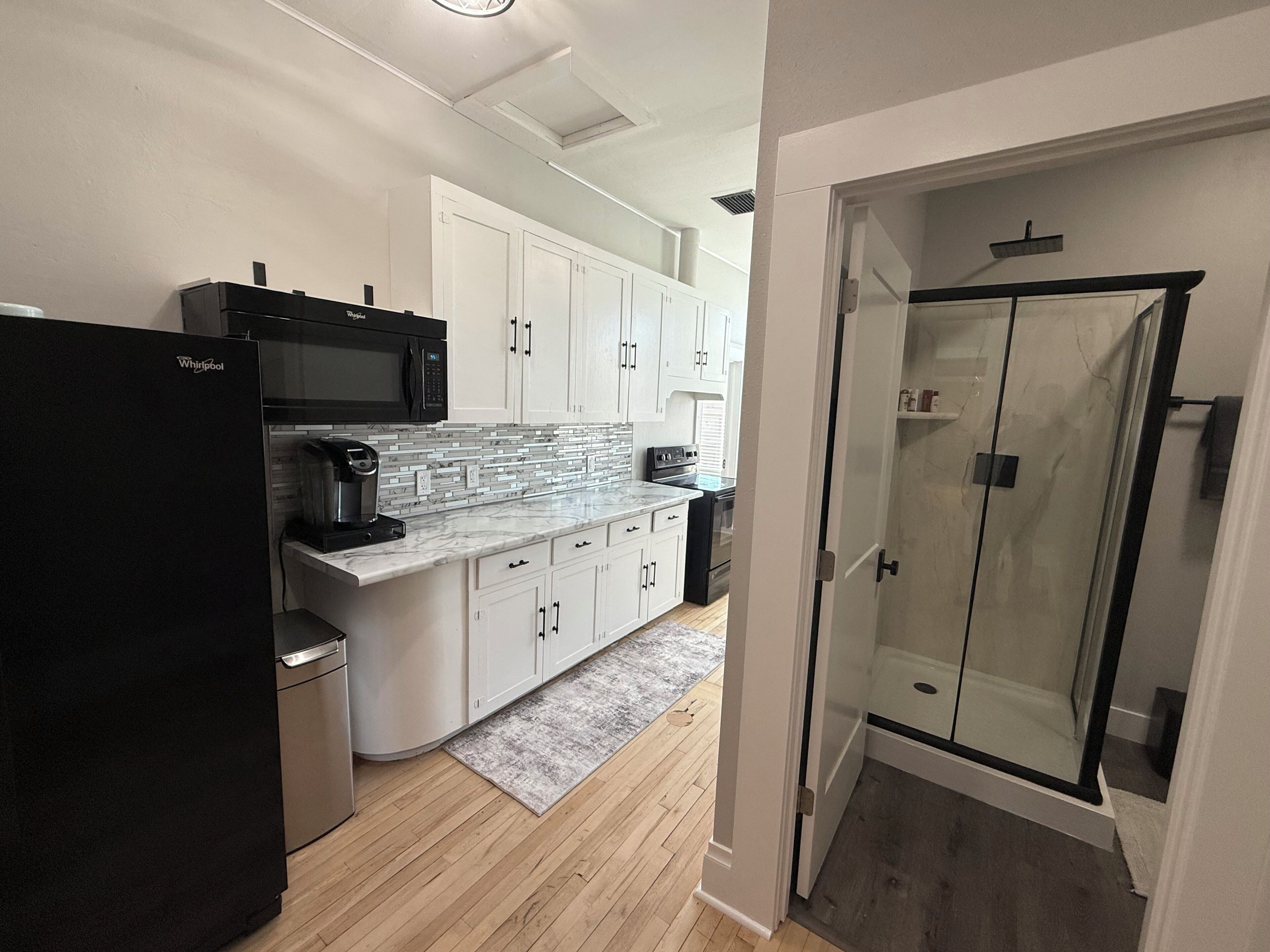 Coffee/tea maker, fridge, microwave, oven