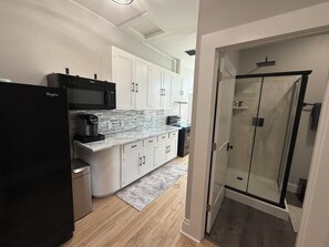 Coffee/tea maker, fridge, microwave, oven - Downtown Studio Apartment with Large Game Room (Custer)