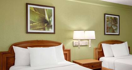 Soho Inn & Suites