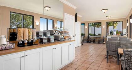 Soho Inn & Suites