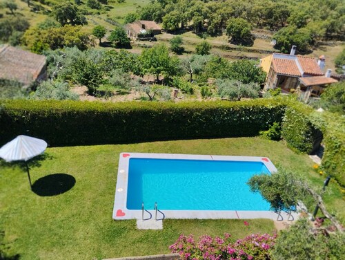 La Cabaña del Llano – Exklusiver Pool & Garten in der Dehesa an der Grenze zu Portugal