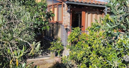 La Cabaña del Llano — private pool and garden on an Extremaduran estate, near Portugal