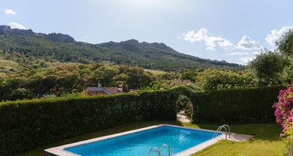 La Cabaña del Llano — private pool and garden on an Extremaduran estate, near Portugal
