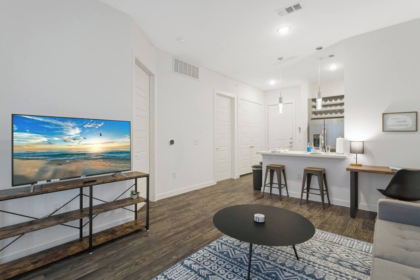 Convenient Stay | Weekly & Monthly Deals - Plano