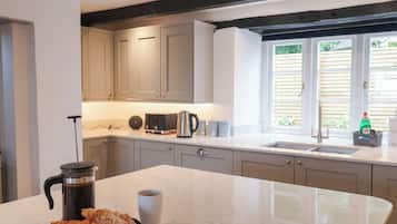 Dishwasher, cookware/dishes/utensils