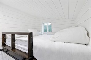 A white room with a bunk bed, a window, and a wooden ceiling. - Modern Retreat|Tiny House|Weekly&Monthly Discount (Richardson)