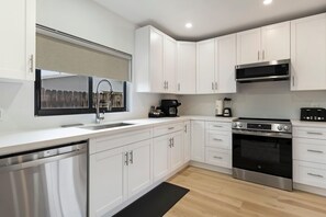 Fridge, microwave, oven, stovetop - New Home, Lux Beds, Coffee Bar, Great Location. (Miami)