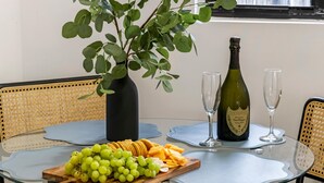 Dining - All New Home, 30% Discount for Month Stay, Parking (Miami)