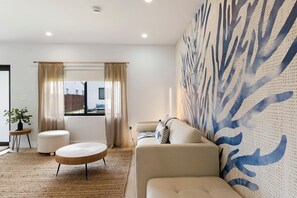 Smart TV, stereo - New Home, Lux Beds, Coffee Bar, Great Location. (Miami)