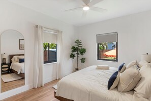 Room - Spacious Miami Retreat for 12 | Near Stadium, Beaches & Attractions (Miami)