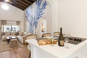 Dining - Spacious Miami Retreat for 12 | Near Stadium, Beaches & Attractions (Miami)