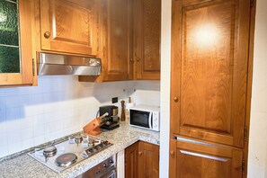 Private kitchen - Collalceppo, Villa Le Sorbe, featuring wood-paneled interiors and spacious outdoor areas (Toscana)