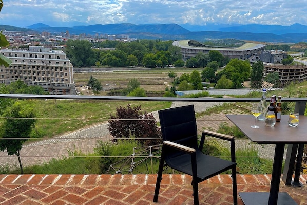 Outdoor dining - Citadel 360 Suites & Spa (Skopje)