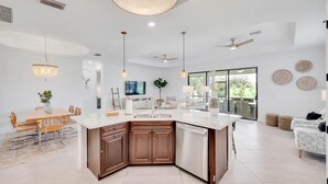 Interior - Luxury 3BR Home on the 9th fairway in Lakewood National (Bradenton)