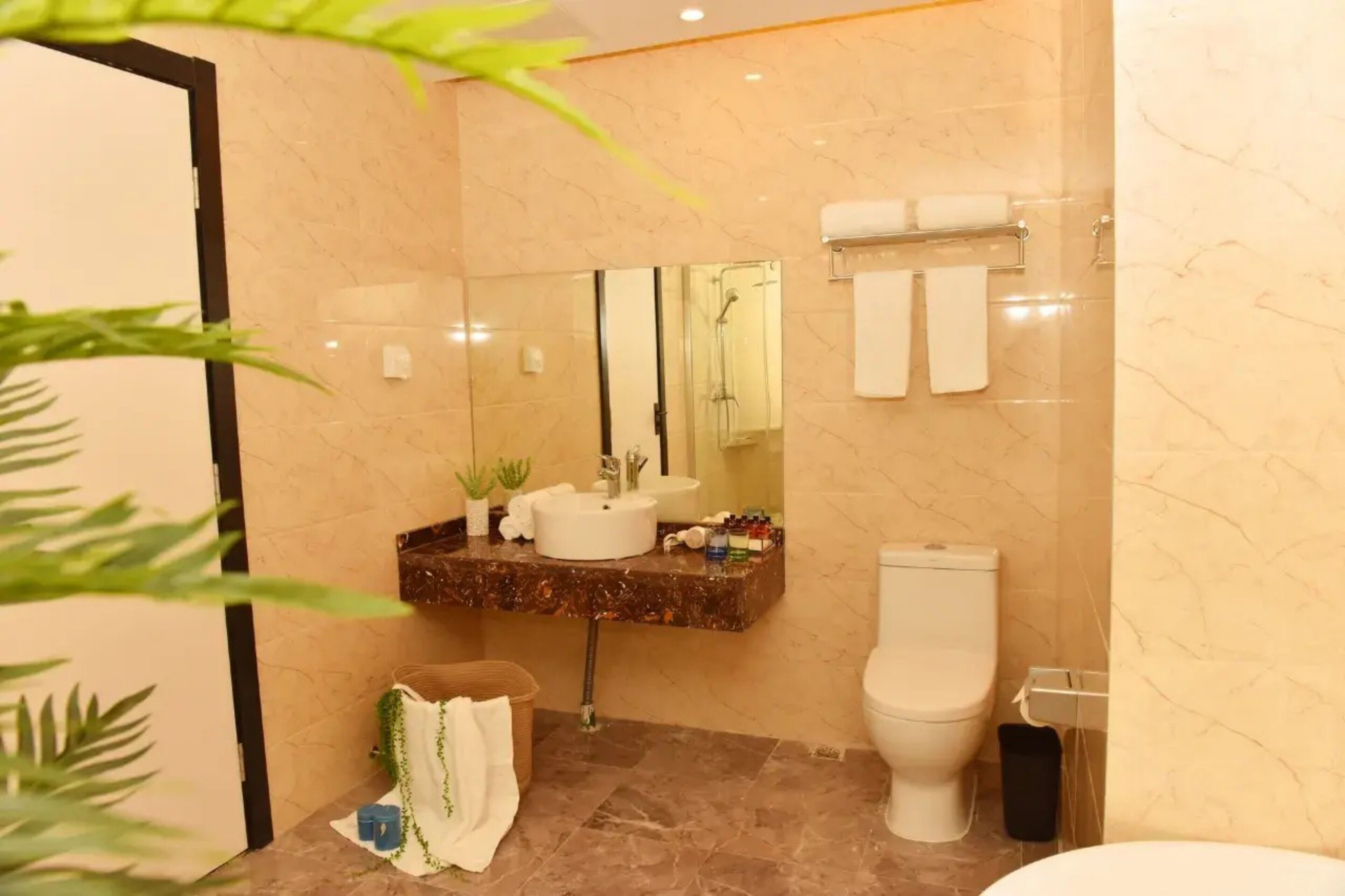 ห้องลักซ์ชัวรี่ดับเบิล | ห้องน้ำ | ของใช้ในห้องน้ำฟรี, ไดร์เป่าผม, ผ้าเช็ดตัว, สบู่