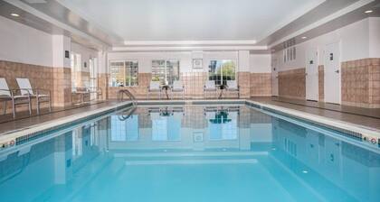 Hearing-Accessible Suite Nr DEN | Free Breakfast