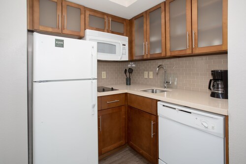 Studio Suite Near DEN | Breakfast Included